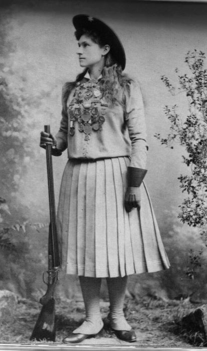 Annie Oakley: Sharpshooter & Remarkable Woman - America Comes Alive