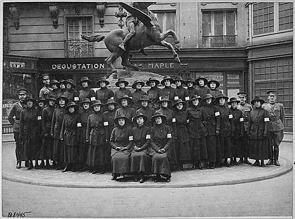 WWI women operators pose for group photo