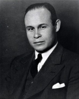 Black and white photo of Charles Drew in a black suit and tie. He is proabably about age 35
Associated Photo Services