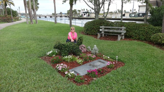 Brownie's grave