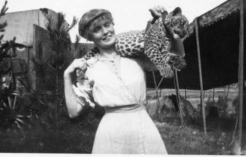 mabel-stark-and-leopard-1915