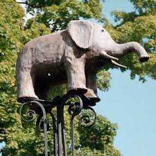 A close-up photo of the Old Bet statue...the original one.